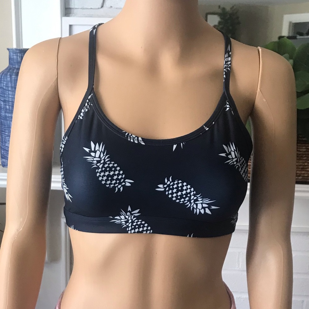 Reebok sports bra size small